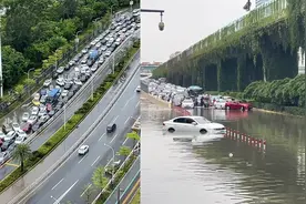 福建厦门暴雨致部分街道积水 居民：最深到膝盖,三轮车浸水损坏