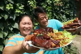60块买3斤猪爪，胖妹做红烧猪爪饭，软糯弹牙，汤汁泡饭就是香