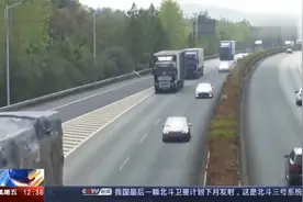 疯狂面包车高速路横行，左右穿插强行变道 ，听到警报反而更放肆视频封面