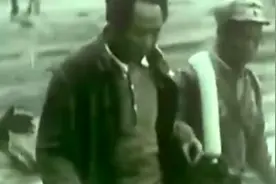 1934年10月，红军被迫开始长征，毛主席写下了离开前的最后一首词