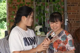 海妈回家给我分担很多压力，今天给她准备几份礼物，希望她能喜欢视频封面