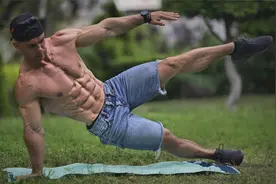 如何练出8块腹肌？俄罗斯大兵分享8个最佳动作，4分钟高效跟练！视频封面