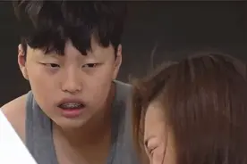 男孩脾气暴躁对妈妈表现粗鲁，网友们都怀疑他是超雄综合征！视频封面