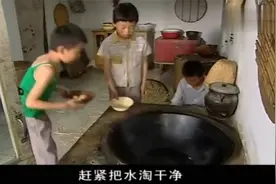 给鸡屁股套上塑料袋，这是什么神仙操作？