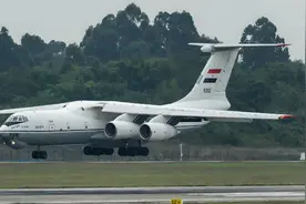 以军5个师进攻加沙之际，埃及运输机飞往东亚，要武装更先进武器视频封面