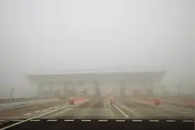 出行注意！大雾笼罩，北京多条高速公路目前处于封闭中