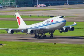 实拍8架飞机起降 最大的是国航波音747客机视频封面