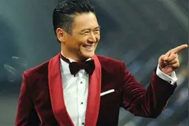 周润发气场能多强：现场抛出一个眼神，主持人吓得说话都结巴了视频封面