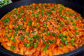 最近酱香饼这做法火了，夜市一份28，在家做成本才6元，真美味