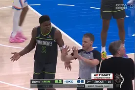 亚历山大轻微对抗摔倒裁判响哨，森林狼球员“八手连摊”