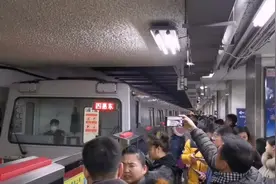 北京地铁1号线，是中视频封面