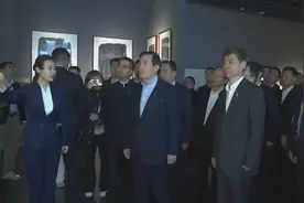 马英九与台青参观兵马俑 详细了解古代兵器铸俑审美