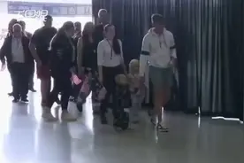 特朗普给予南非白人难民资格 首批59人抵美掀争议视频封面