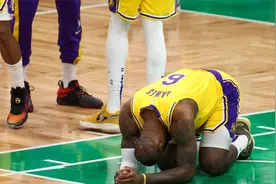 总决赛回顾经典，詹密天团5打1，被一四旬老汉挑翻。G2视频封面