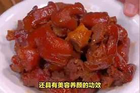 爱吃猪蹄的赶紧来学，只要4种香料，保证猪蹄软烂脱骨，肥而不腻
