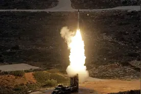 俄军驻叙利亚港口遇袭，S400防空导弹反击，摧毁17枚以色列导弹