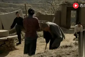 挖老鼠挖出粮食来，这叫鼠口夺粮，还能熬两锅粥，结果儿子全扔了视频封面