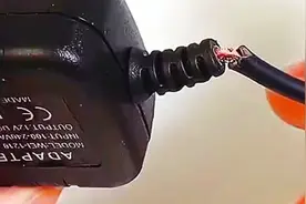 电源线炸裂你看日本电工是怎么修复的，跟新的一模一样，太专业了