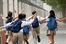 多地发布放假通知！北京中小学8号起放暑假视频封面