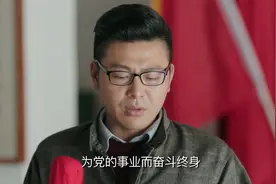 好兄弟背黑锅，小伙忍无可忍冲出来，当众承认错误视频封面