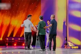 两户人家错抱孩子，养父母带着养子寻亲，最终两个家庭团圆！视频封面