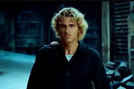 2157年，宇航员坠落未知星球上，没想到那里住着3亿年前的外星人视频封面