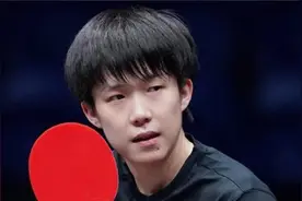 王楚钦向王曼昱道歉，承认口无遮拦，网友怒了：记者不该消费队员视频封面