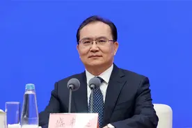 国家统计局：一季度国内生产总值318758亿元，同比增长5.4%视频封面