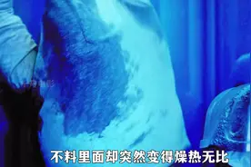 男人在厕所拉屎，竟被风吹上了天，无人救援，结果险些被活活淹死视频封面