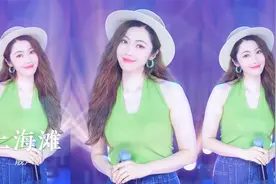靓声一身港风装扮深情演唱一首经典歌曲《上海滩》，怀旧感十足！