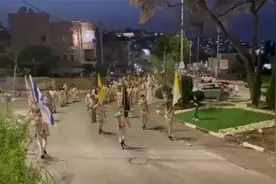 以色列基督徒圣诞节齐聚，组织耶路撒冷大游行，敲锣打鼓好不热闹