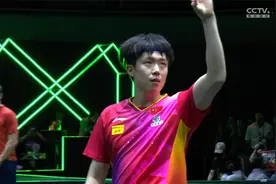 王楚钦4-2击败弗朗西斯卡 加冕沙特大满贯三冠王