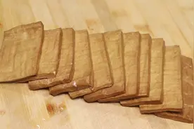 炒豆干看似简单也有窍门，教你正确做法，鲜嫩入味，好吃下饭，香