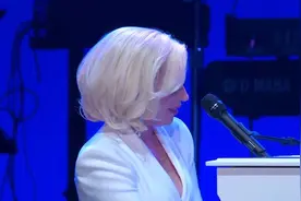 国嗓 Lady GaGa 绝对一姐- 《You and I》 集齐五位美国总统视频封面