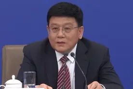 国家疾控局长：艾滋病感染者抗病毒治疗成功率已超过95%视频封面