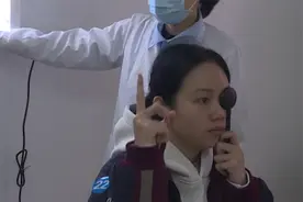 应征女青年体检进行时 共筑青春军营梦