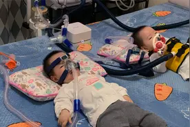 这种病花1500万打一针可痊愈，单亲妈妈一下摊上两个这样的孩子视频封面