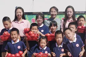 尽自己绵薄之力，弥补孩子们缺失的爱，愿每个孩子都能被温柔以待视频封面