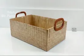 用鞋盒和报纸制作一个简单的储物篮。视频封面