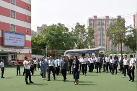 临夏州中小学校长到兰州市第五十八中学（兰炼一中）访问交流