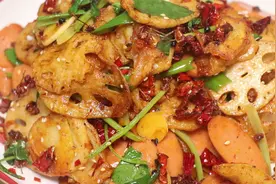 莲藕土豆别直接炒着吃，教你超好吃做法，鲜脆又软糯，好吃真下饭