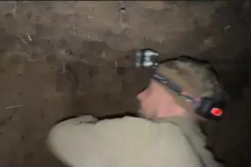 俄军管道突袭库尔斯克画面曝光 俄士兵:管道内空气不足全身被熏黑视频封面