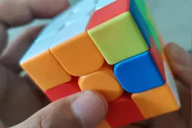 闲暇之余玩下魔方解压！原来魔方还原还有这么好用的技巧！