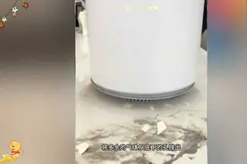 带盖垃圾桶这个设计绝了能自动吸附垃圾袋的垃圾桶还能顺便检查垃视频封面