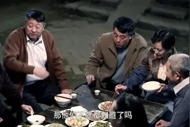 四合院：傻柱在饭店工作，每天还往家里带菜，老板看不下去了