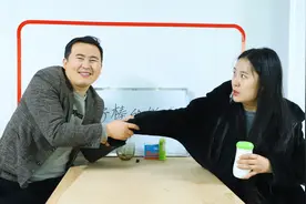 美女问：老虎和羊关一起，第二天老虎死了，为什么？小伙回答真逗