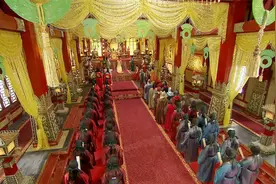 隋唐英雄：大殿之上皇太后称尊，皇上脸色难看！视频封面