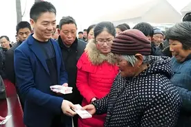 刘强东才是真正的企业家，功成名就后，给全村老人发1万红包视频封面