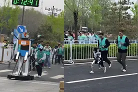 机器人马拉松各显神通！有的步履蹒跚要人扶、群众直呼老太太来了视频封面