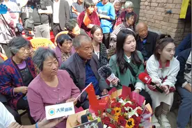 神舟十七号成功发射，江新林父母与父老乡亲一同观看心情激动视频封面